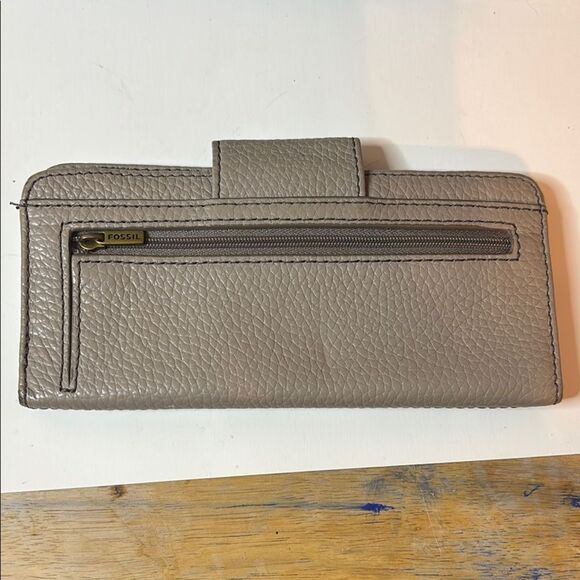 Fossil Green Tatum Crossbody Purse and Gray Madison Clutch Wallet Set - Picture 3 of 16